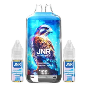 JNR Blueberry Raspberry Cherry Falcon 28 000 Puffs | 😍 PROMOS + POINTS + PRIX DÉGRESSIFS 😍 | ⚡ LIVRAISON RAPIDE ⚡ | La JNR Myrtille, Framboise et Cerise. - www.eliquide-jungle.fr